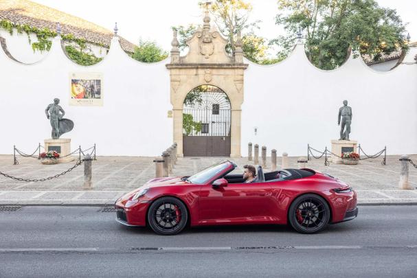 Porsche 911 Carrera 4 GTS Cabriolet