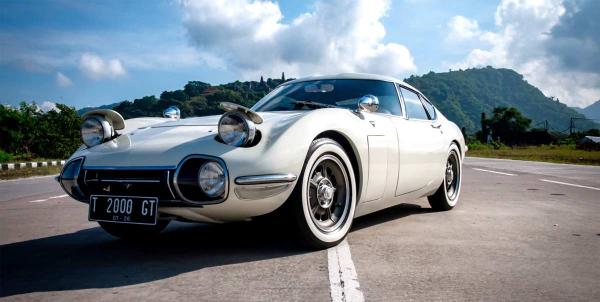 Tuksedo Studio 2000 GT