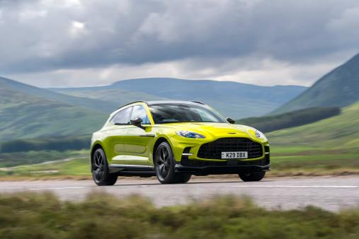 Aston Martin DBX707